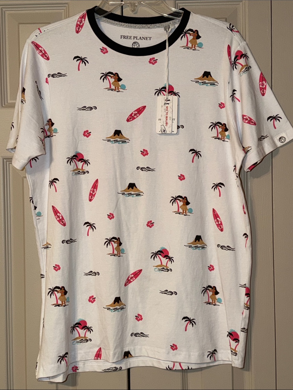 Free Planet NWT Tropical Hawaiian Themed Men's Short Sleeve Shirt Small